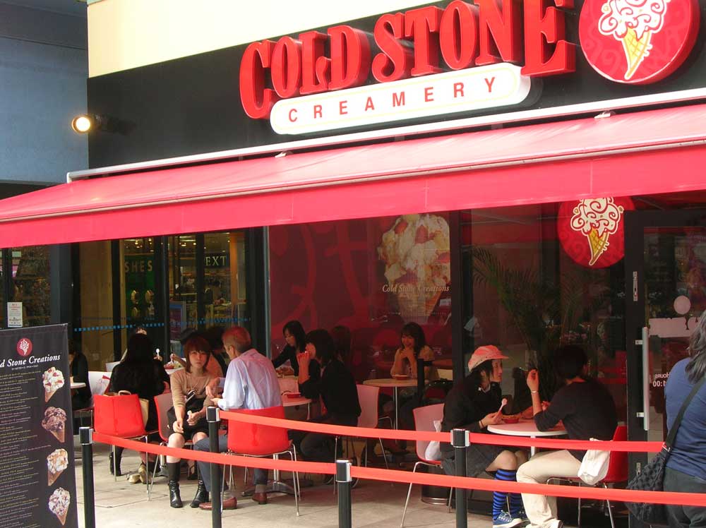 Exterior of Cold Stone Creamery in Japan.