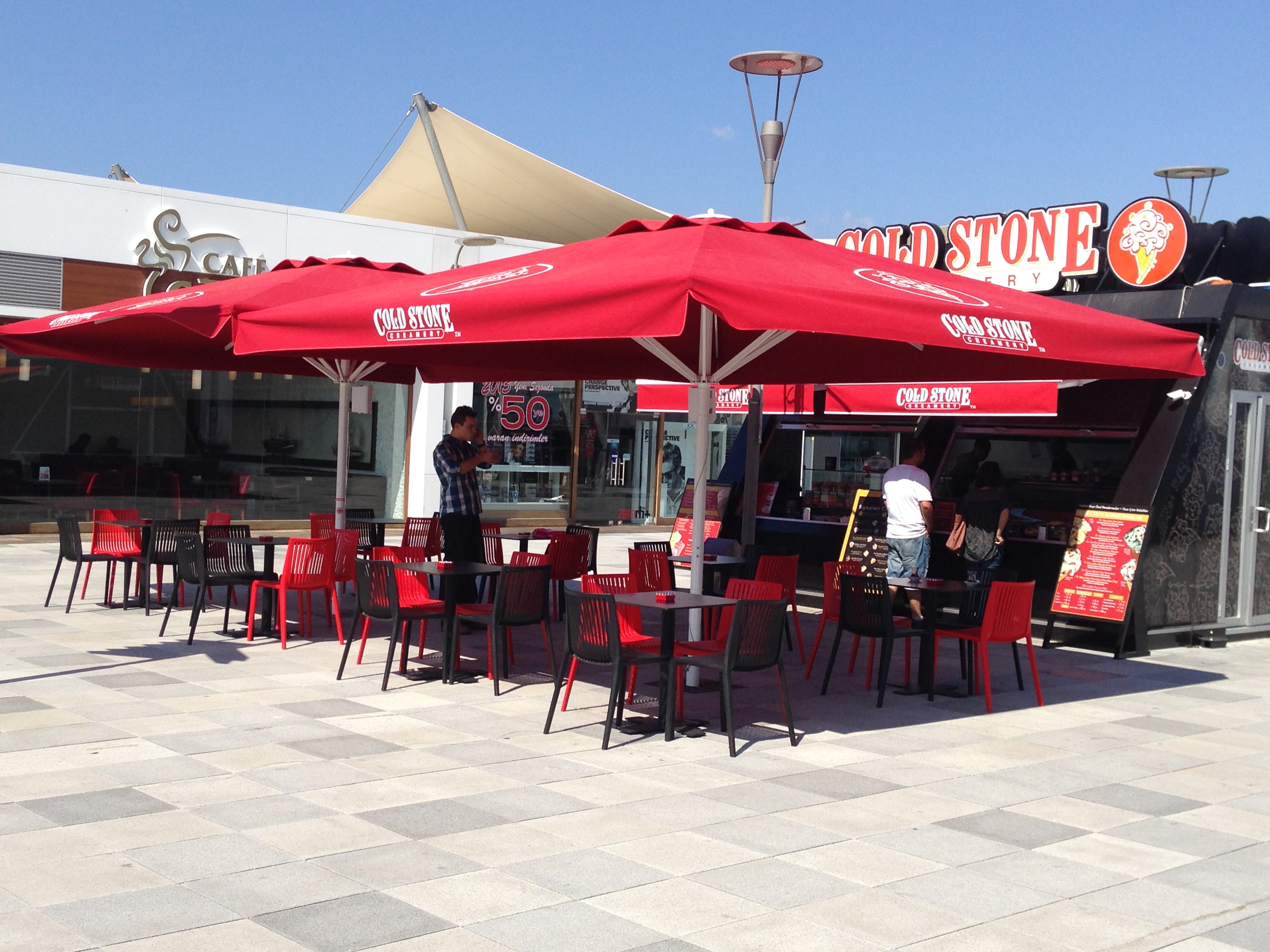 Exterior of Cold Stone Creamery in Turkey.